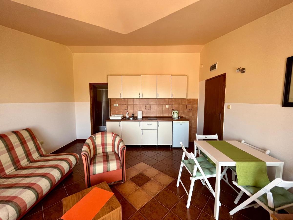 Apartmani Bojana บุดวา ภายนอก รูปภาพ
