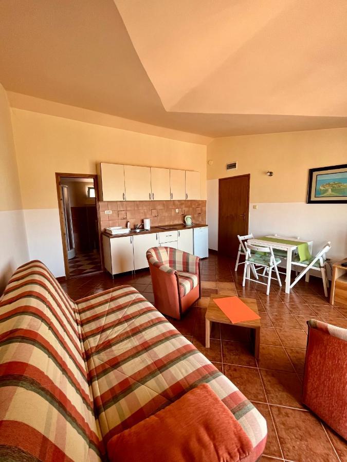 Apartmani Bojana บุดวา ภายนอก รูปภาพ